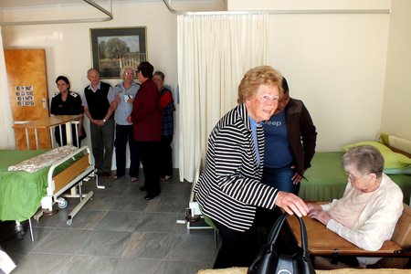 â€˜n Kykie in die nuwe Nasorg-eenheid van Herberg-aan-See tydens die amptelike opening